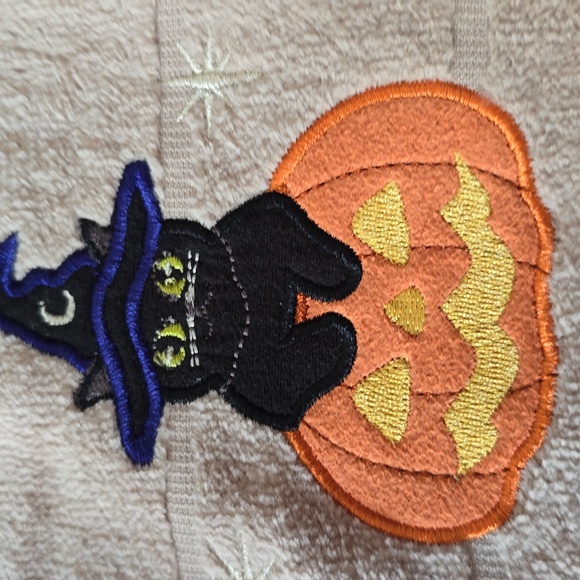 BUNDLE OF 2 HALLOWEEN BATH HAND TOWELS - Picture 4 of 7